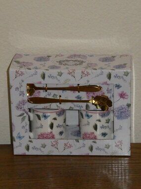 Kent Pottery Floral Espresso / Demitasse Cups & Gold Tone Spoons Gift Boxed NEW